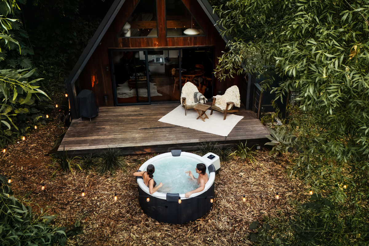 6-Person Frame Hot Tub with 130 Air Jets and Hydro Jets