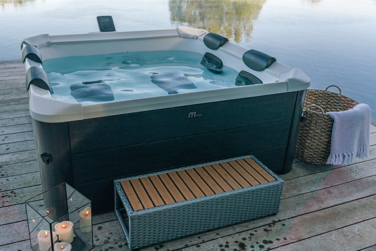MSPA  OSLO 6-Person Rigid Frame Hot Tub with LED Lighting