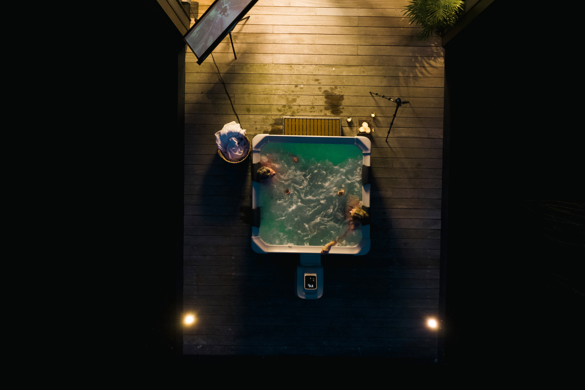 MSPA  OSLO 6-Person Rigid Frame Hot Tub with LED Lighting