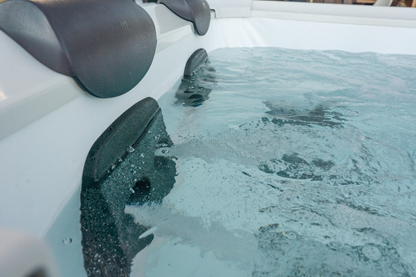 MSPA  OSLO 6-Person Rigid Frame Hot Tub with LED Lighting