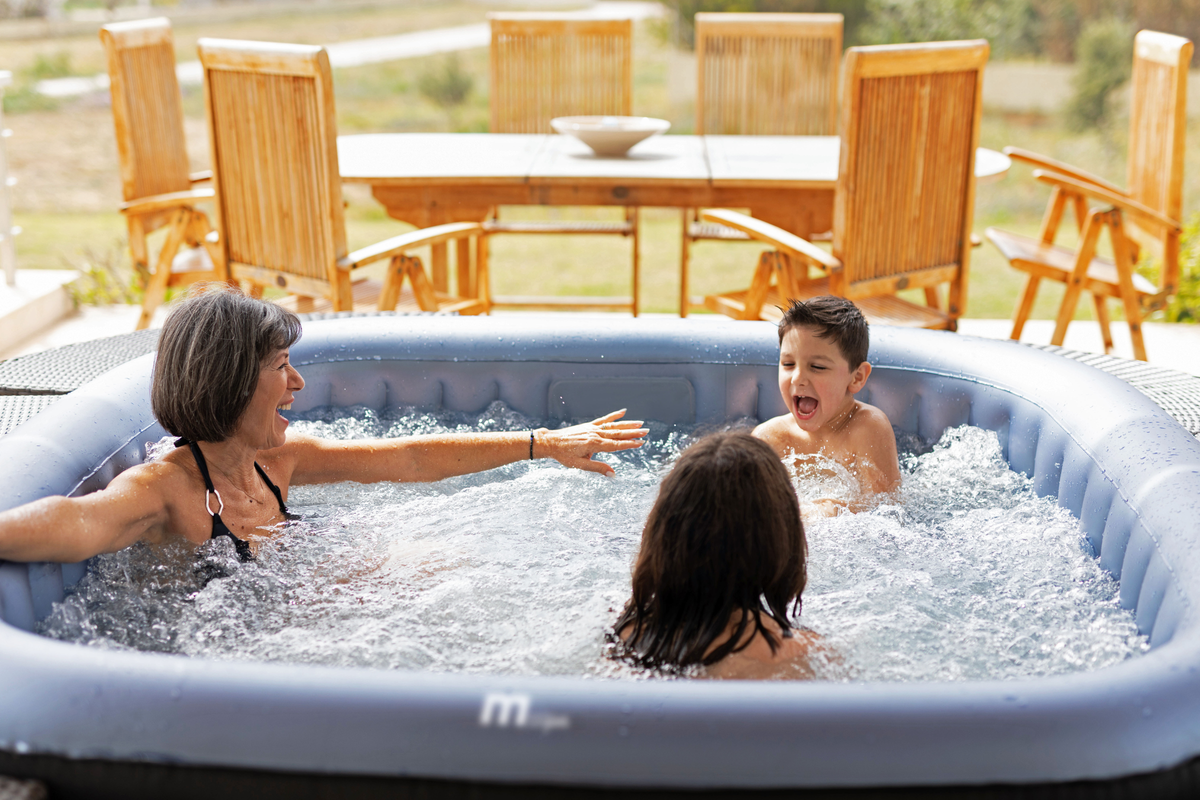 Inflatable Hot Tub Spa for 6 Adults with 132 Air Jets