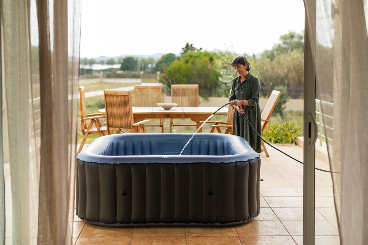 Inflatable Hot Tub Spa for 6 Adults with 132 Air Jets